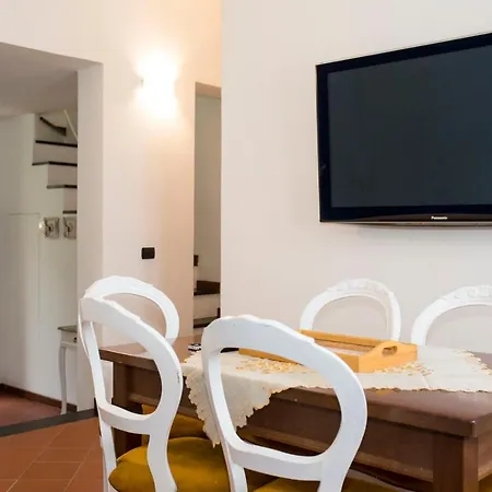 Casa Vacanze Tra Le Mura Levanto Exterior photo